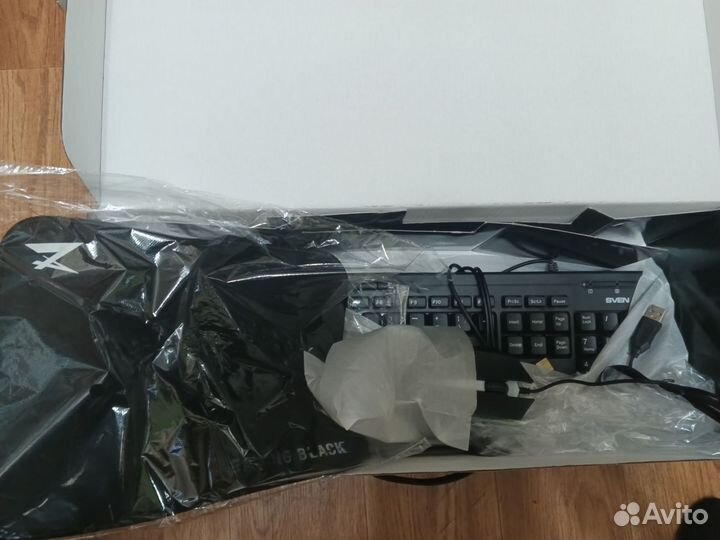 Набор клавиатура,мышь,коврик