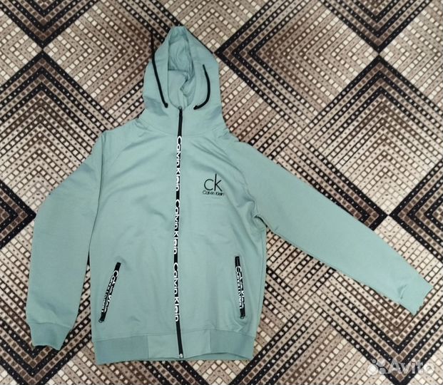 Женский спортивный костюм