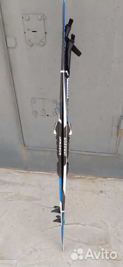 Лыжные ботинки и лыжи