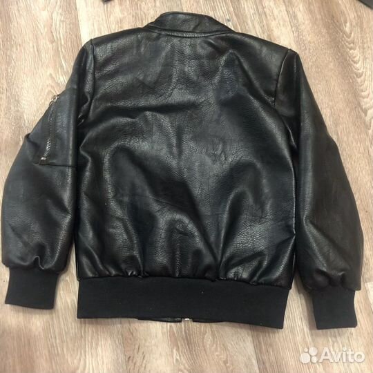 Продам куртку детскую