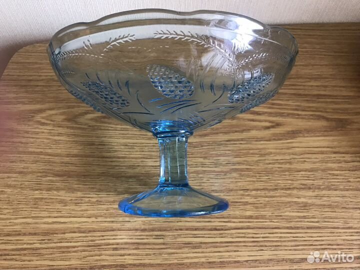 Ваза для фруктов на ножке