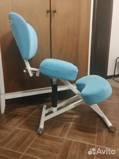 Коленный стул со спинкой