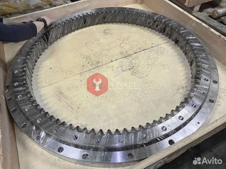 Поворотный круг Komatsu PC220LL-8