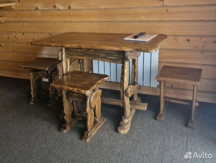 Стол и стулья из массива