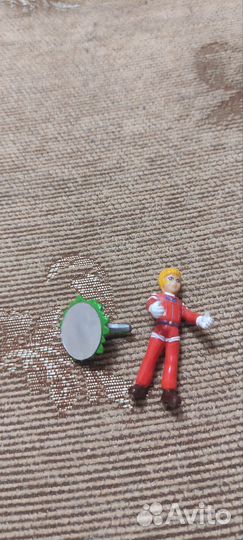 Киндер Алиса с зеркалом