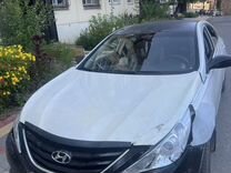 Hyundai Sonata 2.0 AT, 2011, битый, 260 000 км, с пробегом, цена 530 000 руб.