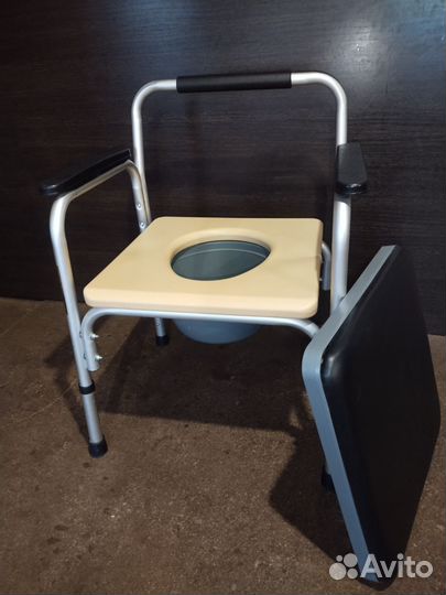 Стул-кресло, горшок для инвалидов