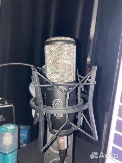 Микрофон Проводной AKG 220 разъем хlr pin черный