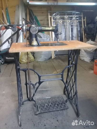 Швейная машина Singer