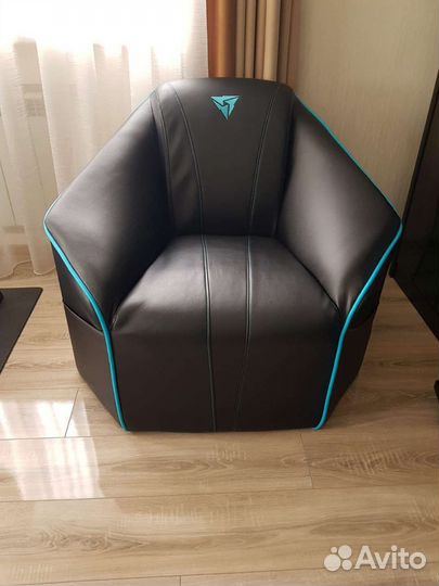 Кожанное кресло для игр