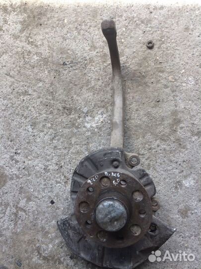 Поворотный кулак левый Mercedes W220