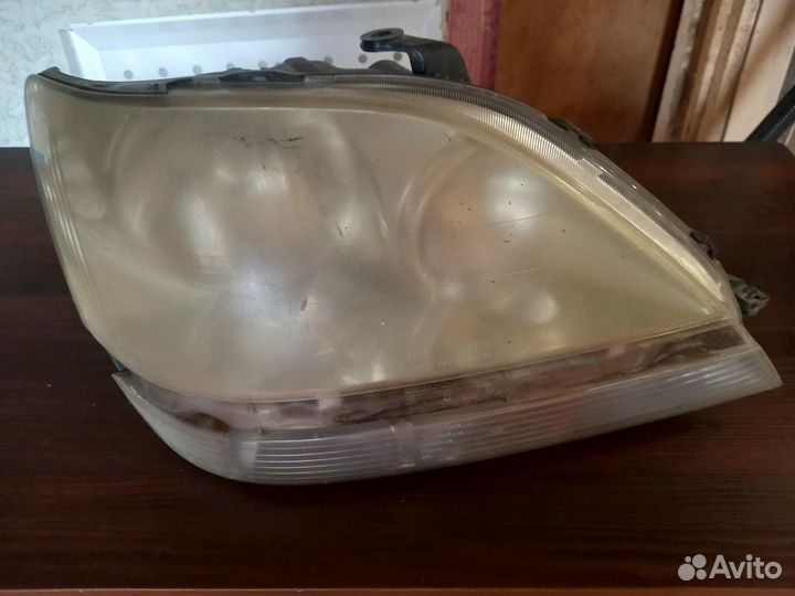Продам фару lexus