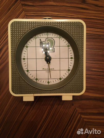 Часы Янтарь