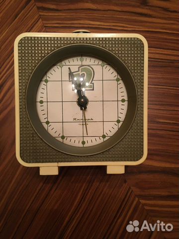 Часы Янтарь