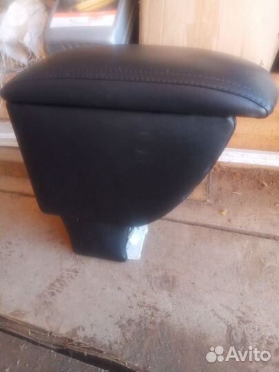 Подлокотник на LADA vesta