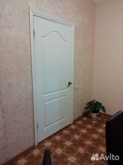 Дверь белая