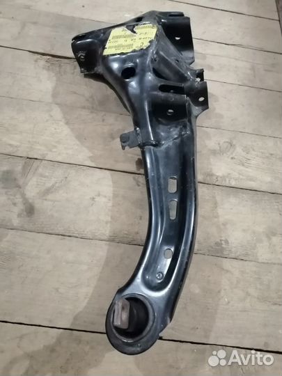 Рычаг продольный левый задней подвески