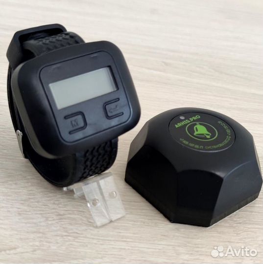 Кнопка вызова персонала официанта Бургер и часы