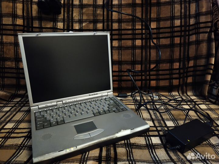 Рабочий ноутбук RoverBook Voyager B415L