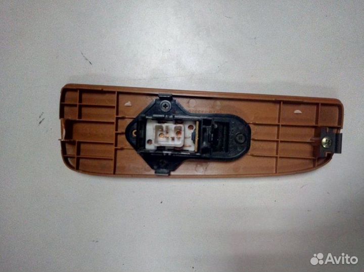 Кнопка стеклоподъемника задняя левая Toyota Camry
