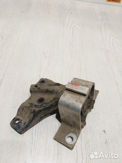 Опора двигателя двс Кронштейн Renault logan Прав