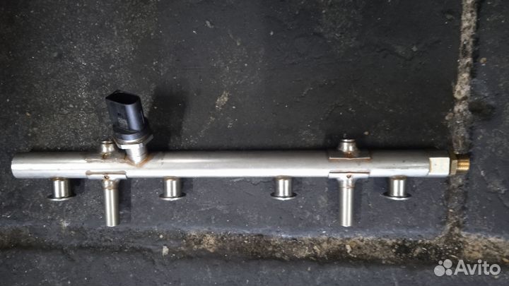 Рампа топливная с датчиком Ауди Audi A4 1,8 CJE 20