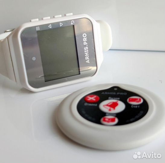 Комплекты вызова персонала: кнопка вызова и часы