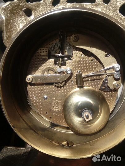 Старинные каминные часы с подсвечниками