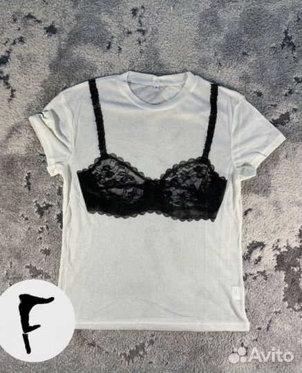 Футболка с кружевным бельём тренд 2024