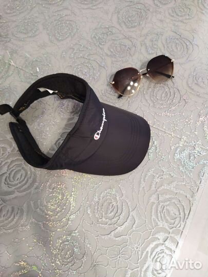 Кепка женская и очки