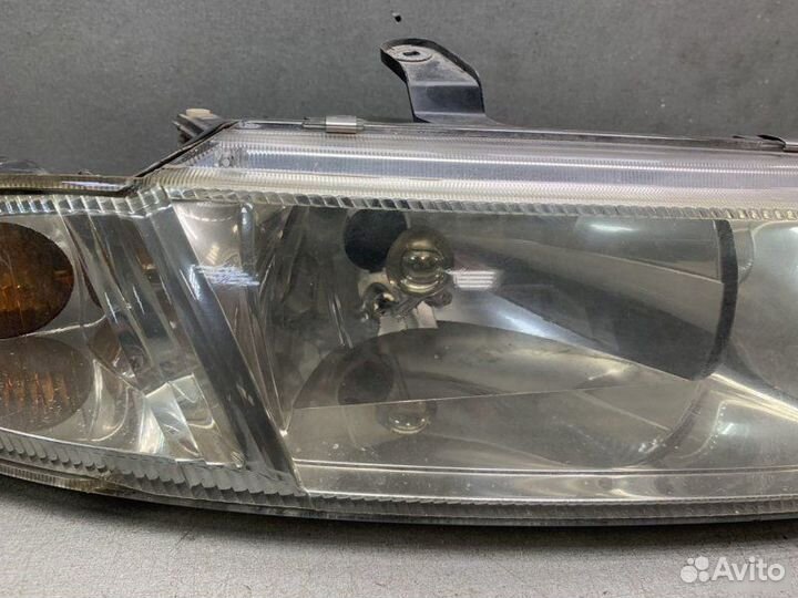 Фара правая Mitsubishi Carisma седан 1.6 4G92 1999