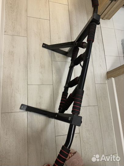 Турник настенный