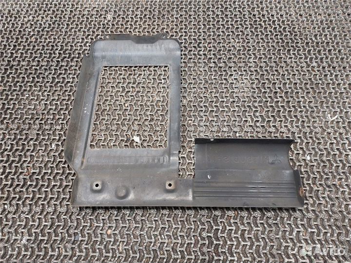 Кожух радиатора интеркулера Mitsubishi Pajero, 199