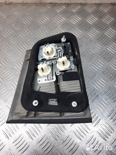 Фонарь крышки багажника правый Opel Vectra