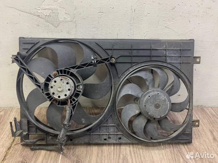Вентилятор радиатора Volkswagen Golf 4 хетчбэк