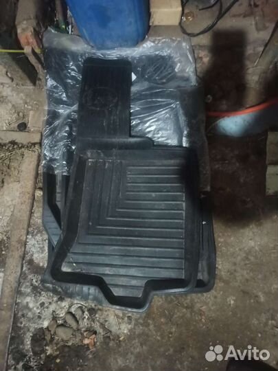 Автомобильные коврики резиновые Ниссан