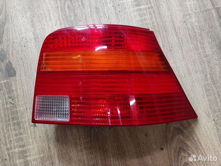 Фонарь задний правый Volkswagen Golf IV