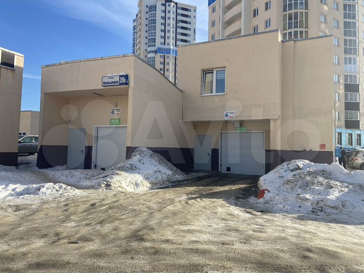 Машиноместо, > 30 м²