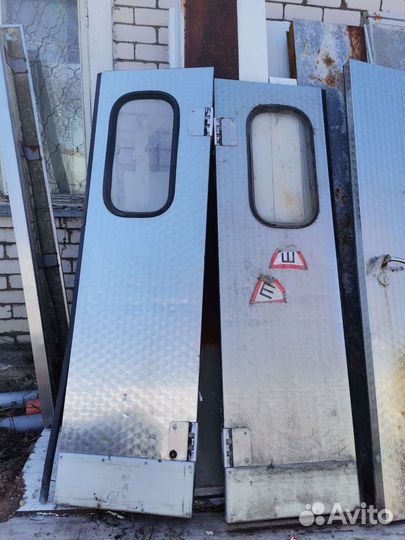 Дверь для холодильной камеры бу