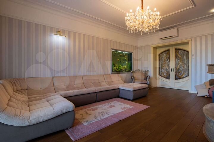 Коттедж 320 м² на участке 10 сот.