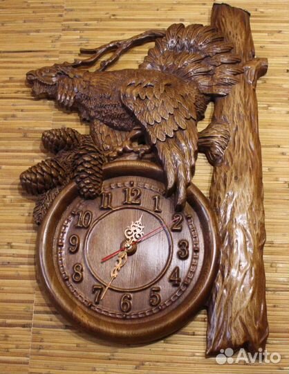 Часы резные из дерева