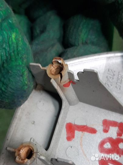 Крышка форсунки омывателя фар левая Mitsubishi Gr