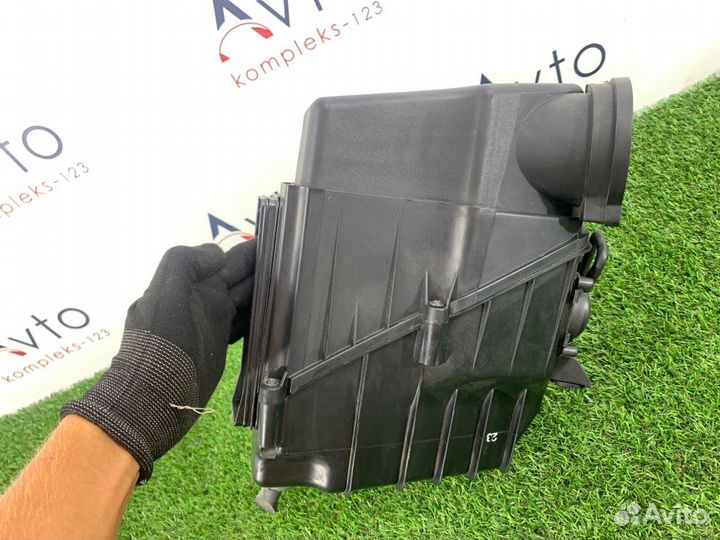 Корпус воздушного фильтра Audi A8 D3 BVJ 2009