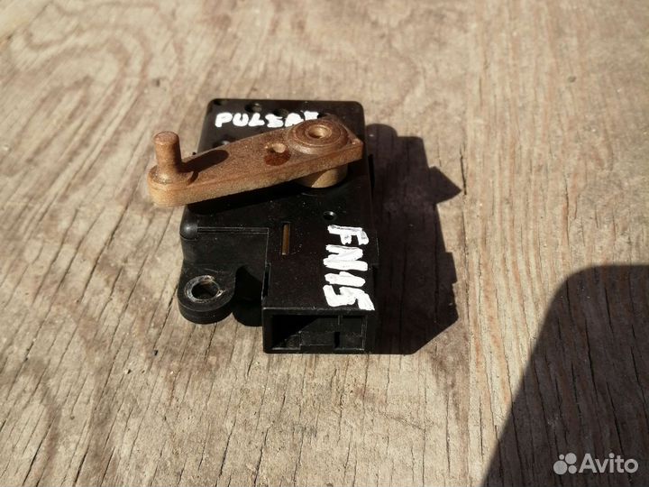 Моторчик заслонки печки Nissan Pulsar FN15