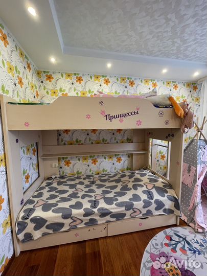 Кровать двухьярусная