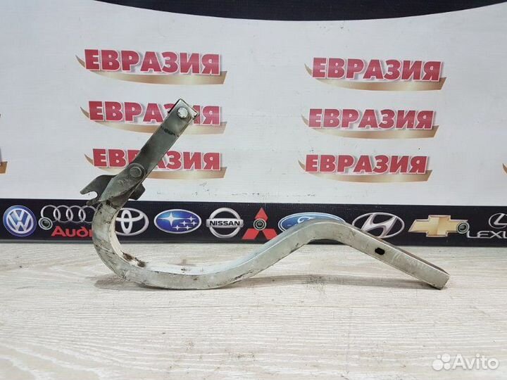 Петля крышки багажника задняя правая Toyota Vista