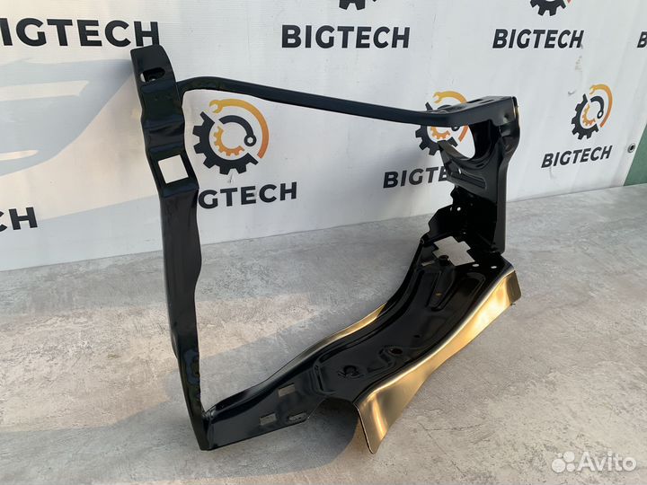 Рамка фары правая Mercedes A2046200891