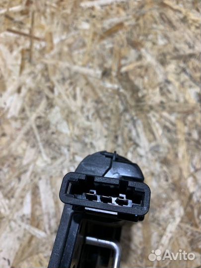 Замок багажника Volkswagen Touareg 2002-2010