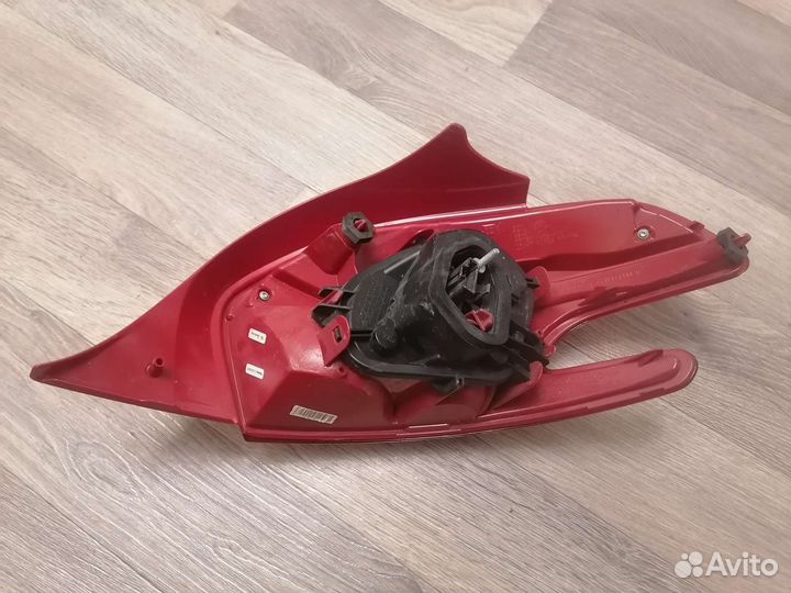 Фонарь задний левый Peugeot 208