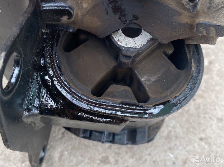 Подушка двигателя левая Geely Emgrand ec7